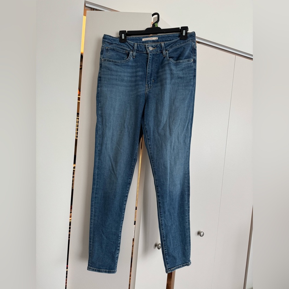 WORN ONCE: Levi's 721 High Rise Women's Skinny Jeans in Blue